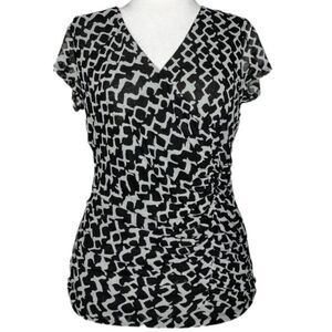 New York & Company Size L Black & White Geo Print Short Cap Sleeve Top